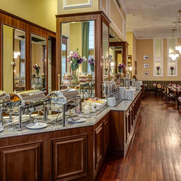 Warsaw PoloniaPalace restaurant 600x600