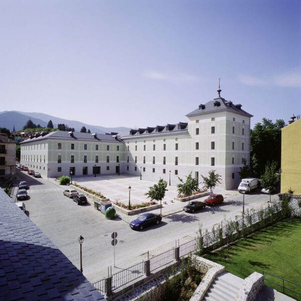Exterior 01 29 600x600